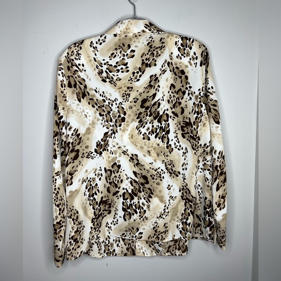 Alfred Dunner collar button down shirt/blouse. Multi-print/animal like print. - Picture 2 of 6